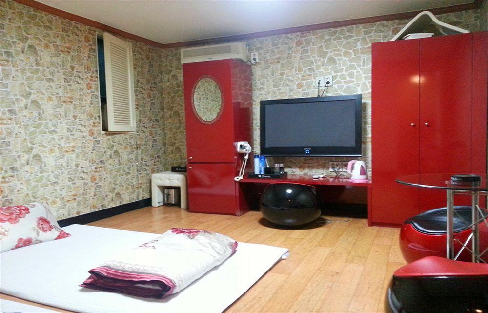 Alpha Guesthouse Seoul Bagian luar foto
