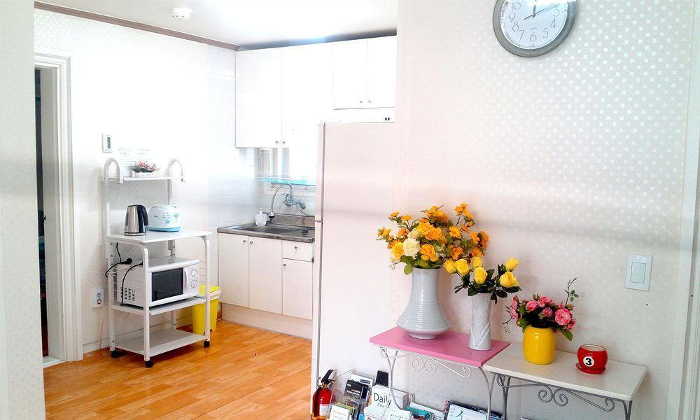 Alpha Guesthouse Seoul Bagian luar foto