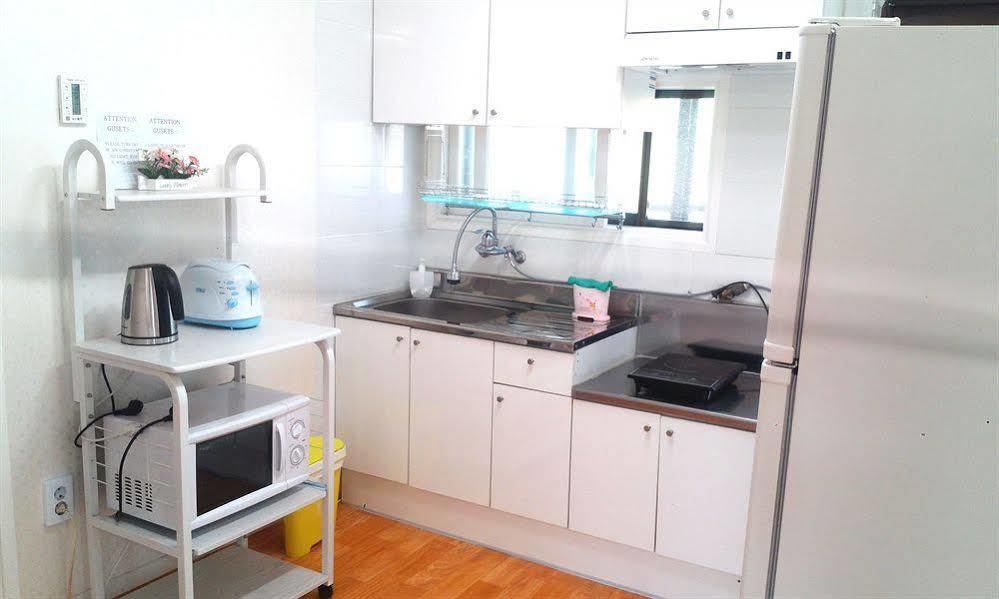 Alpha Guesthouse Seoul Bagian luar foto
